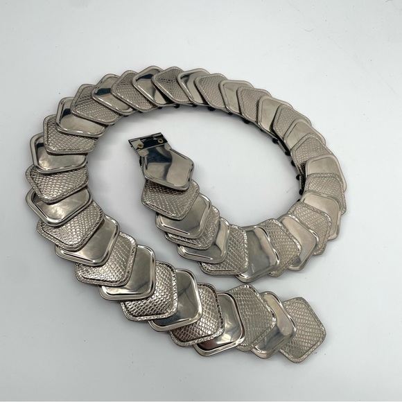 Vintage Metal Stretch Belt Layered Silver Metal Scales Western / Festival Belt - Picture 2 of 9